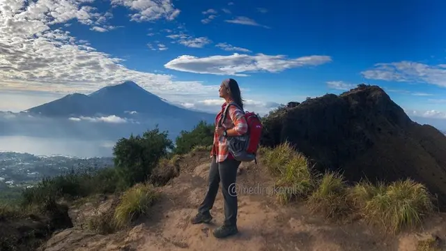 Potret Medina Kamil Saat Naik Gunung Ini Curi Perhatian