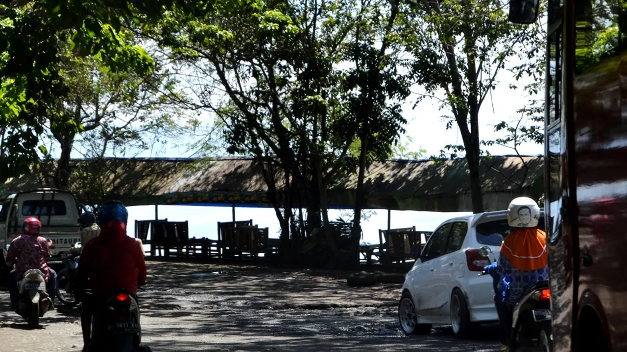 Jalan Berlubang Hambat Pertumbuhan Ekonomi Bengkulu