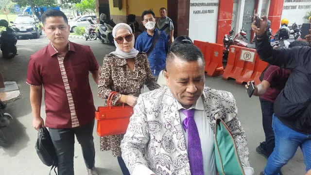 Venna Melinda saat di Mapolda Jatim. (Dian Kurniawan/Liputan6.com)