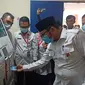 Wakil Wali Kota meluncurkan mesin ADm untuk mempermudah masyarakat mengurus dokumen kependudukan. (Liputan6.com/ Dok Pemko Padang)