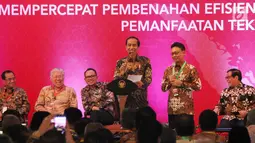 Presiden Joko Widodo memberi sambutan saat membuka Rapat Koordinasi Nasional Pengendalian Inflasi Tahun 2017 yang dihadiri 14 menteri kabinet, gubernur, walikota, dan bupati se-Indonesia di Hotel Sahid, Jakarta, Kamis (27/7). (Liputan6.com/Angga Yuniar)