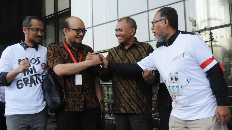 Salam Komando Novel Baswedan dan Pimpinan KPK di Hari Pertama Ngantor