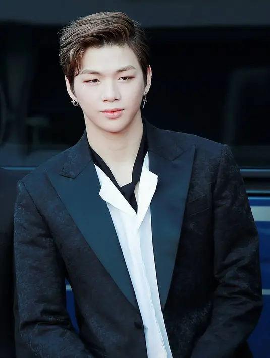 Karena jadwal yang sangat padat, kesehatan Kang Daniel pun menurun drastis. Bahkan ia sempat dikabarkan pingsan saat di lokasi syuting dan harus dilarikan ke rumah sakit. (Foto: instagram.com/goddaniel)