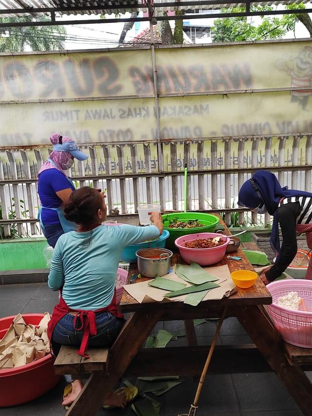 Di Balik Gerakan Nasi Bungkus Dua Ribu, Tak Semata Bagi-Bagi Sangu