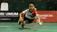 Aksi Dedad Alpasha saat melawan M. Alfarezal Prayoga dalam pertandingan final Audisi Umum Djarum Beasiswa Bulutangkis 2016 di GOR Djarum, Jati, Kudus, Sabtu (3/9/2016). (Bola.com/Arief Bagus)
