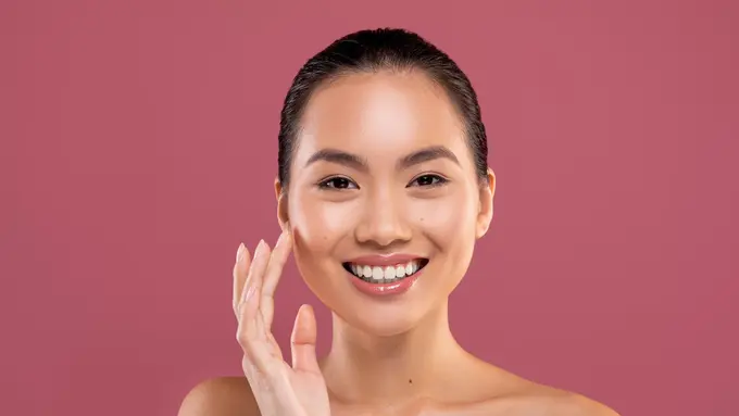 Glass Skin untuk Kulit Sawo Matang: Glowing Nggak Harus Putih, Intip Panduannya yang Bisa Diterapkan Sekarang!