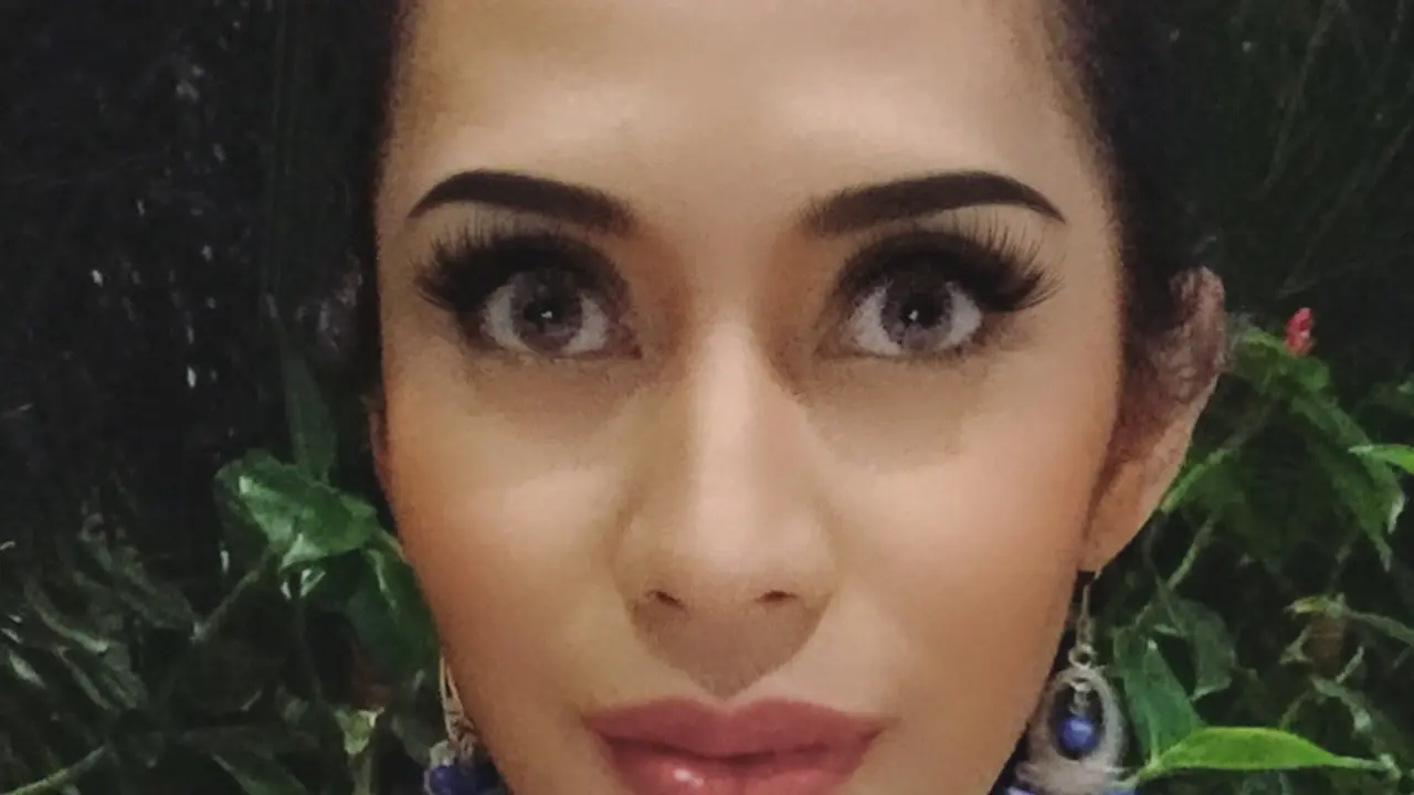 6 Potret Karen Idol, Penyanyi yang Sebut Suami dan Anaknya Tinggal di Apartemen Marshanda
