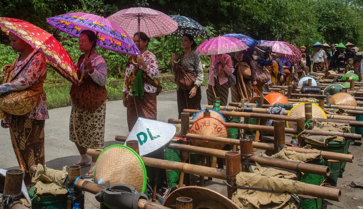 Unggah-unggahan merupakan tradisi selamatan kepada leluhur masyarakat adat Bonokeling di Banyumas, Jawa Tengah. (DEVI RAHMAN/AFP)