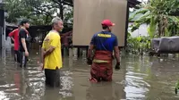 Puluhan rumah di Bojonggede, Kabupaten Bogor, Jawa Barat, terendam banjir, Minggu (1/8/2021) sore. (Liputan6.com/Achmad Sudarno)