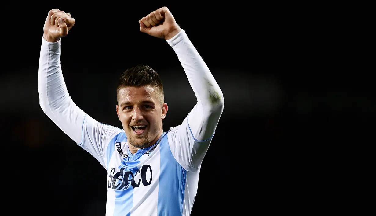 5. Sergej Milinkovic-Savic (Lazio) - Pria Serbia ini pernah menangis saat menolak bergabung ke Fiorentina. Situasi ini membuat Lazio bergerak cepat dengan menawarkan kontrak kepada sang pemain. (AFP/Marco Bertorello)