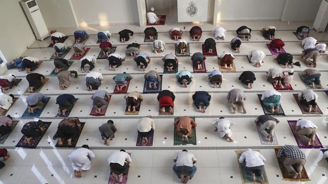 FOTO: Suasana Salat Idul Adha di Berbagai Daerah