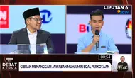 Calon Wakil Presiden Muhaimin Iskandar atau Cak Imin dan Gibran Rakabuming di arena debat cawapres perdana di JCC Senayan, Jakarta, Jumat (22/12/2023). (Foto: Tangkapan layar dari Youtube KPU).
