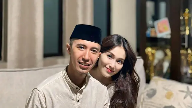 Ayu Ting Ting bersama Muhammad Fardhana. [Foto: Instgram/derazala]