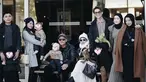 Kakak perempuan dan kakak ipar Rey Mbayang turut serta dalam momen liburan ke Turki beberapa waktu lalu. Ajak buah hati, anak Rey dan anak kakaknya, Ninie Mbayang membuat momen liburan ini jadi makin seru. Liburan bersama anak, menantu, dan cucu, kebahagiaan terpancar di wajah orang tua Rey. Bak kembali muda, ayah dan ibu Rey Mbayang tampil keren dengan kacamata. (Liputan6.com/IG/@rey_mbayang)