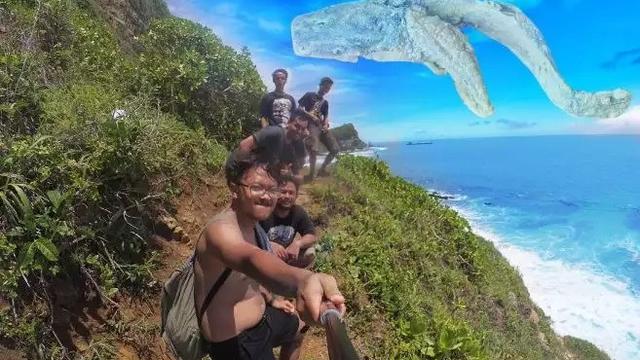 6 Editan Foto Orang di Pantai Ini Absurd Banget, Kelewat Ngawur