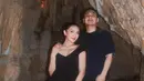 Goa tersebut memang didesain sedemikian rupa sehingga tampak estetik. Sudah 6 tahun menikah dan dikaruniai dua buah hati, namun kebersamaan Raditya Dika dan Anissa Aziza bak pasangan ABG. Dalam momen liburan akhir tahun di Bali ini, pasangan ini membawa dua buah hatinya. Meski ajak buah hati, namun pasangan ini tetap dapat menikmati momen berdua. (Liputan6.com/IG/@anissaaziza)