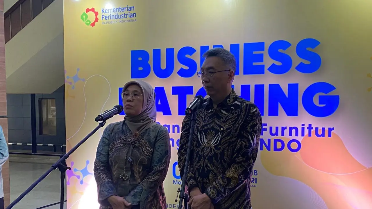 Ketua Umum Hippindo Budihardjo Iduansjah kepada awak media di Kementerian Perindustrian. (Foto: Sulaeman)