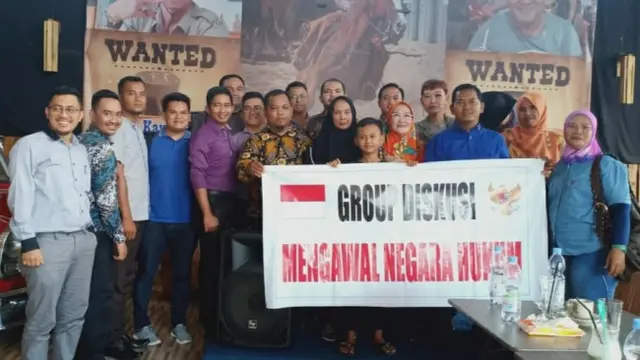 Keluarga Maryatun bersama belasan advokat menagih janji Polda Riau untuk menuntaskan kasus yang dialami tahun 2013.