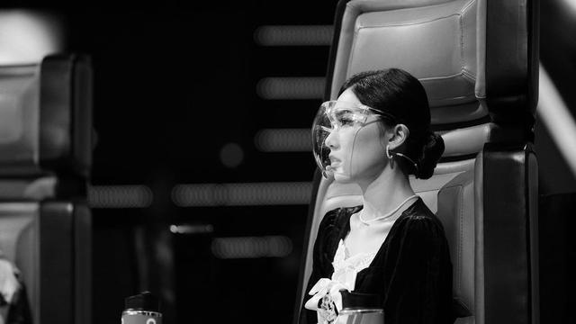 6 Potret Isyana saat Jadi Juri The Voice Kid Indonesia, Disebut Mirip Cheon Seo Jin