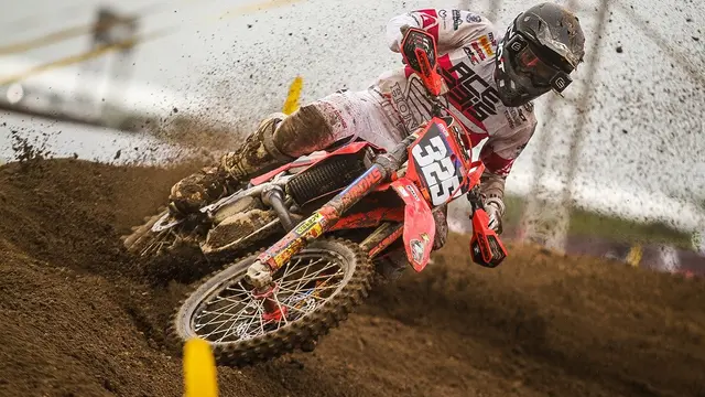 Crosser binaan Astra Honda M. Delvintor Alfarizi.