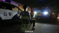 Hukuman unik diberikan kepada sopir yang punya mobil berlampu menyilaukan (foto: Shanghaiist)