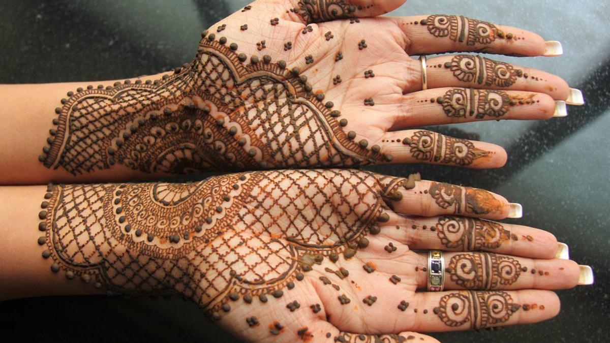 Tutorial Membuat Mehndi yang Buat Tanganmu Indah