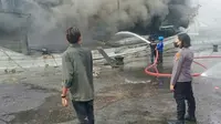 Kapal Layar dari Nunukan Terbakar di Pelabuhan Bitung