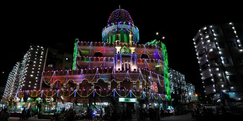 Sambut Maulid Nabi, Masjid di Pakistan Berhias Lampu-lampu