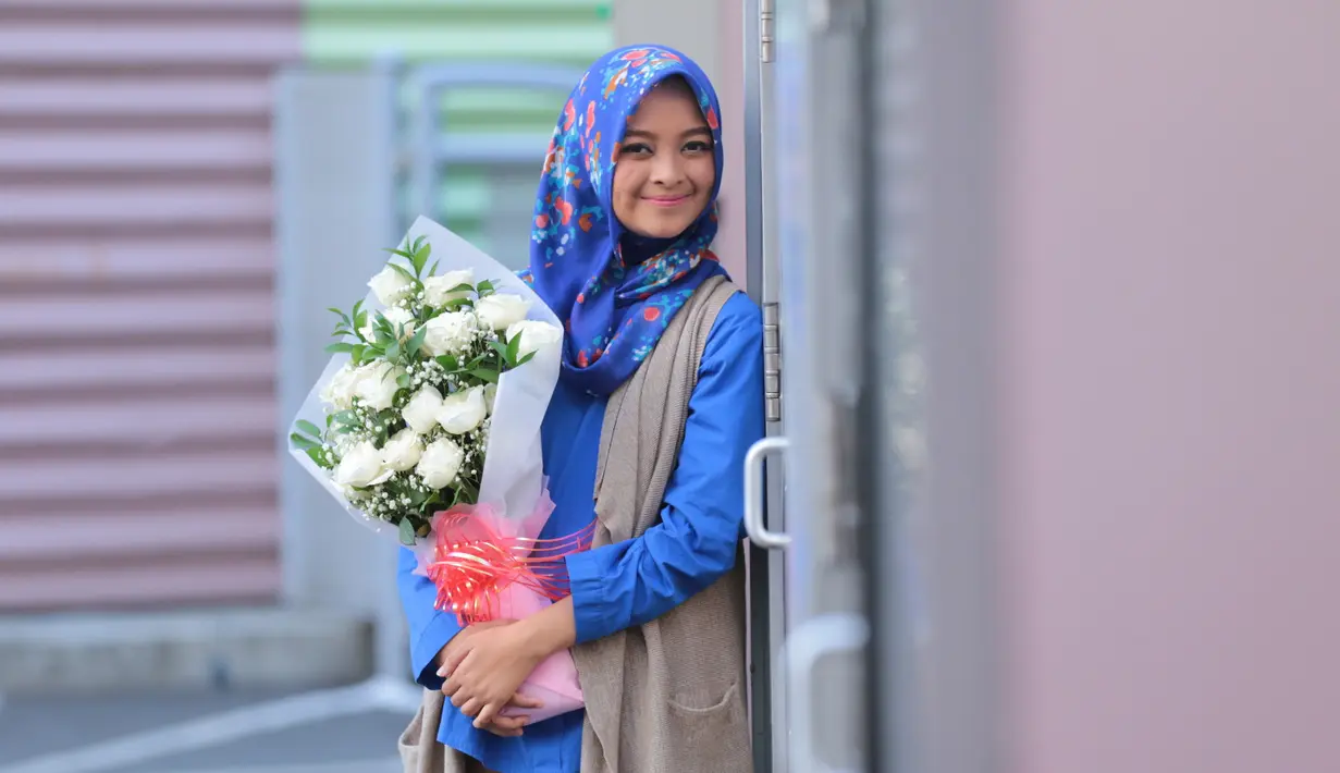 Neng remaja ini disapa, tertarik mengikuti SUCA lantaran sering menonton standup comedy di internet. Demi mengasah bakatnya, ia mencari tahu komunitasnya. (Adrian Putra/Bintang.com)