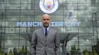 Pep Guardiola merupakan manajer Liga Inggris tercetap yang mampu kantongi 500 poin, yaitu hanya dalam 213 laga bersama Manchester City. Musim ini, The Cityzens tengah berjuang untuk merebut gelar keempatnya di Liga Inggris. (AFP/Oli Scarff)