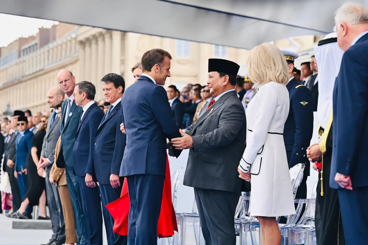 Presiden Prabowo Subianto menghadiri langsung peringatan Bastille Day atau Hari Nasional Prancis sebagai tamu kehormatan di Paris, Senin (14/7/2025). Kehadiran Prabowo merupakan undangan langsung dari Presiden Prancis, Emmanuel Macron.