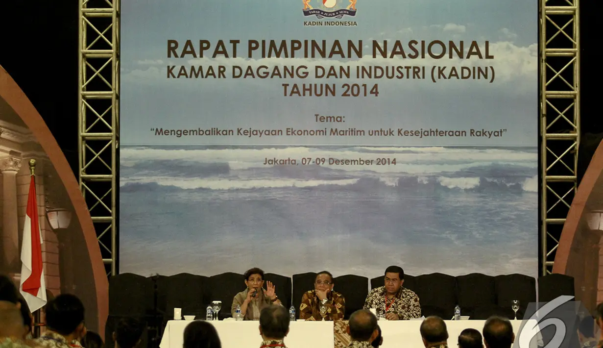 Susi Pudjiastuti menjadi salah satu pembicara Rapimnas yang bertema "Mengembalikan Kejayaan Ekonomi Maritim untuk Kesejahteraan Rakyat", Jakarta, Senin (8/12/2014). (Liputan6.com/Faizal Fanani)