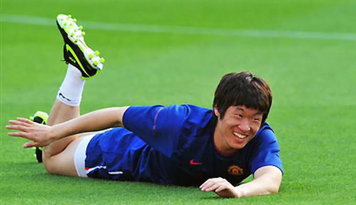 Aksi winger Manchester United, Park Ji-sung dalam sesi latihan sebelum final Liga Champions di Stadio Olimpico, Roma, 26 Mei 2009. AFP PHOTO/CARL DE SOUZA