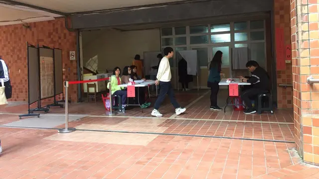 Salah satu tempat memberikan hak suara warga Taiwan di Beitou Elementry School. (Liputan6.com/Teddy Tri Setio Berty)