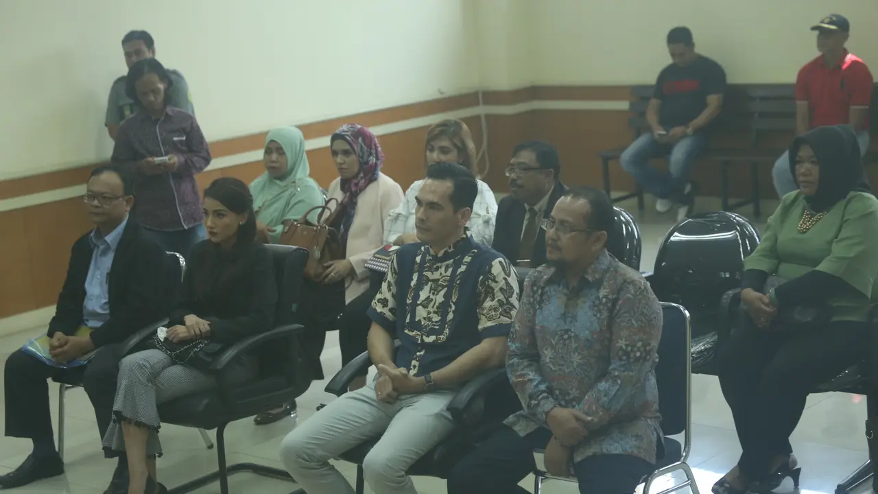 [Bintang] Perceraian Atalarik Syah