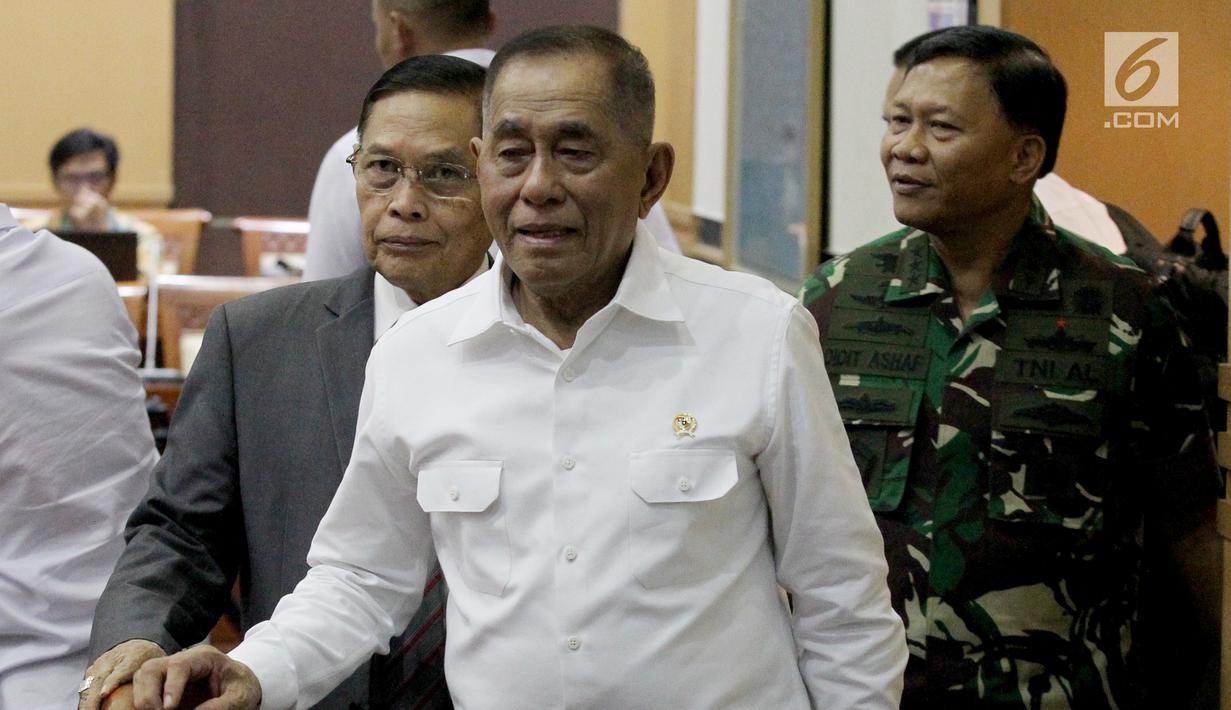 Menhan Ryamizard Ryacudu saat menghadiri rapat kerja dengan Komisi I DPR di Kompleks Parlemen, Jakarta, Rabu (19/6/2019). Rapat membahas Rencana Kerja Anggaran (RKA) dan Rencana Kerja Pemerintah (RKP) Kementerian Pertahanan/TNI TA 2020. (Liputan6.com/JohanTallo)