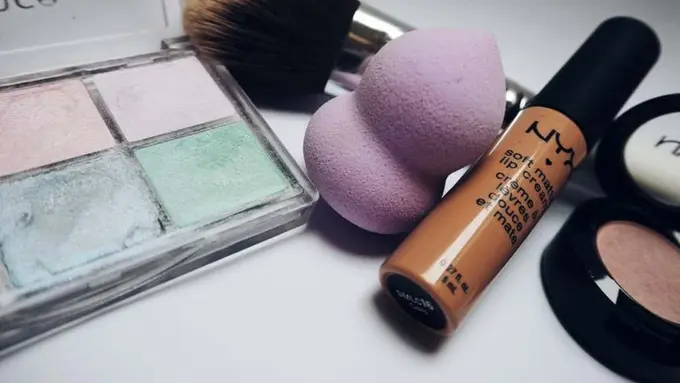 Berdasarkan Ini Lho Anak-anak Kuliahan Membeli Makeup