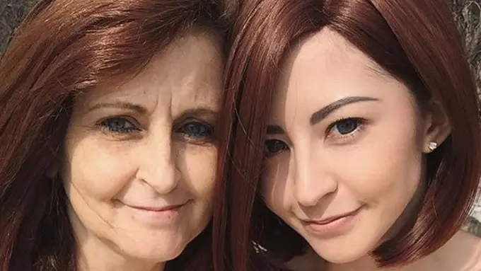 Alison Lee King dan Naomi Lee