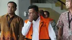 Tersangka mantan Menteri Sosial Idrus Marham usai menjalani pemeriksaan perdana pascaditahan, Gedung KPK, Jakarta, Jumat (7/9). Idrus terlihat mengenakan rompi tahanan KPK. (Merdeka.com/Dwi Narwoko)