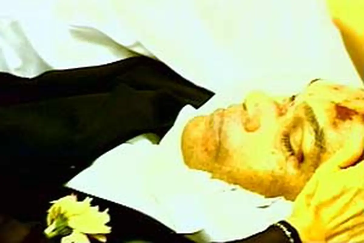 Perry Pattiselanno Meninggal Memeluk Bas