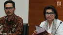 Wakil Ketua KPK Basaria Pandjaitan (kanan) didampingi Jubir Febri Diansyah memberikan keterangan tentang operasi tangkap tangan di Provinsi Aceh dengan barang bukti uang ratusan juta saat konferensi pers di Jakarta, Rabu (29/11). (Merdeka.com/Dwi Narwoko)
