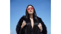 Anak Diserang, Denada Ngamuk di Instagram