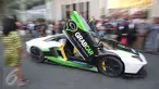 Grabcar meluncurkan layanan penyewaan transportasi dengan armada mobil sport mewah Lamborghini di Senayan City, Jakarta, Rabu (21/10). Grabcar menyediakan 10 unit Lamborghini yang terdiri dari model Aventador dan Gallardo. (Liputan6.com/Angga Yuniar)