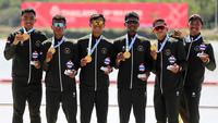 Tim dayung Indonesia sukses menyabet dua medali emas di SEA Games 2025 Thailand usai bertanding di The Royal Thai Navy Rowing and Canoeing Training Center, Rayong, pada Selasa (15/12/2025). (Foto: NOC Indonesia/Didik Setiawan)