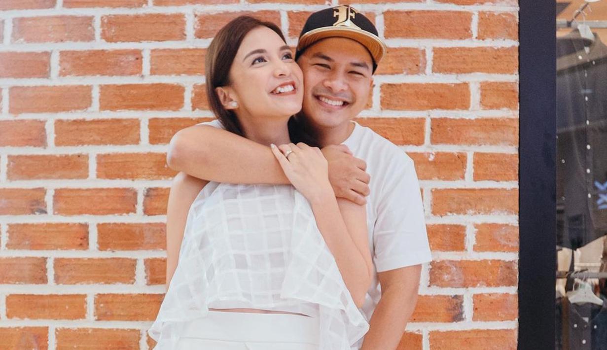 Menikah pada pada 2015 lalu, Chelsea Olivia dan Glenn Alinskie tak henti-hentinya memperlihatkan kemesraan. Bahkan, melalui akun Instagram masing-masing keduanya kerap mengunggah momen mesra bersama di berbagai kesempatan. (Liputan6.com/IG/@chelseaoliviaa)