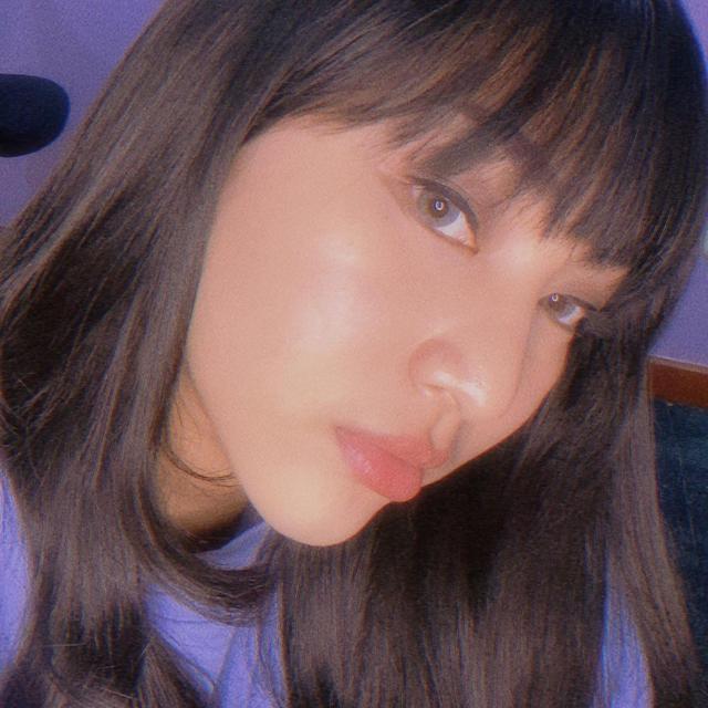 6 Potret Harini Sondakh dengan Rambut Berponi, Perankan Karakter Lebih Dewasa