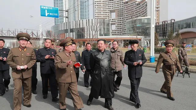 Kim Jong Un Tinjau Pembangunan 10.000 Rumah di Pyongyang