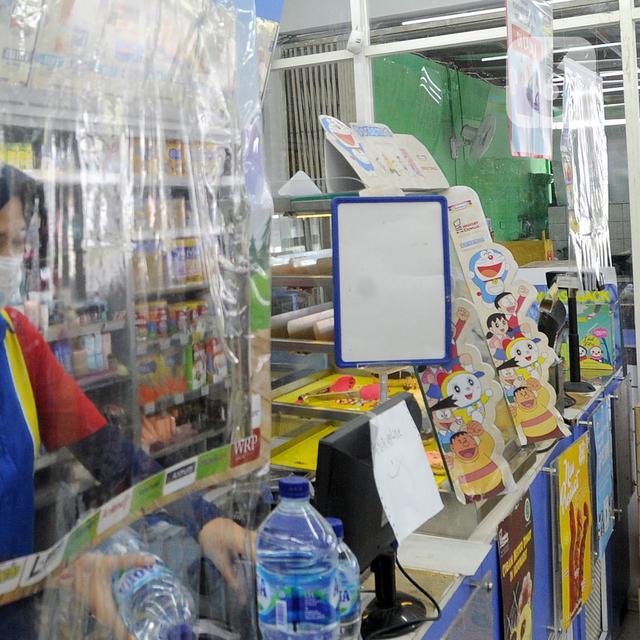 Spanduk Toko Plastik - desain spanduk keren