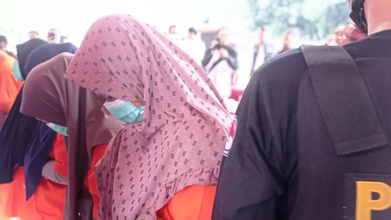 Terlilit hutang, IRT di Sulawesi Tenggara nekat jadi kurir sabu jaringan Malaysia.