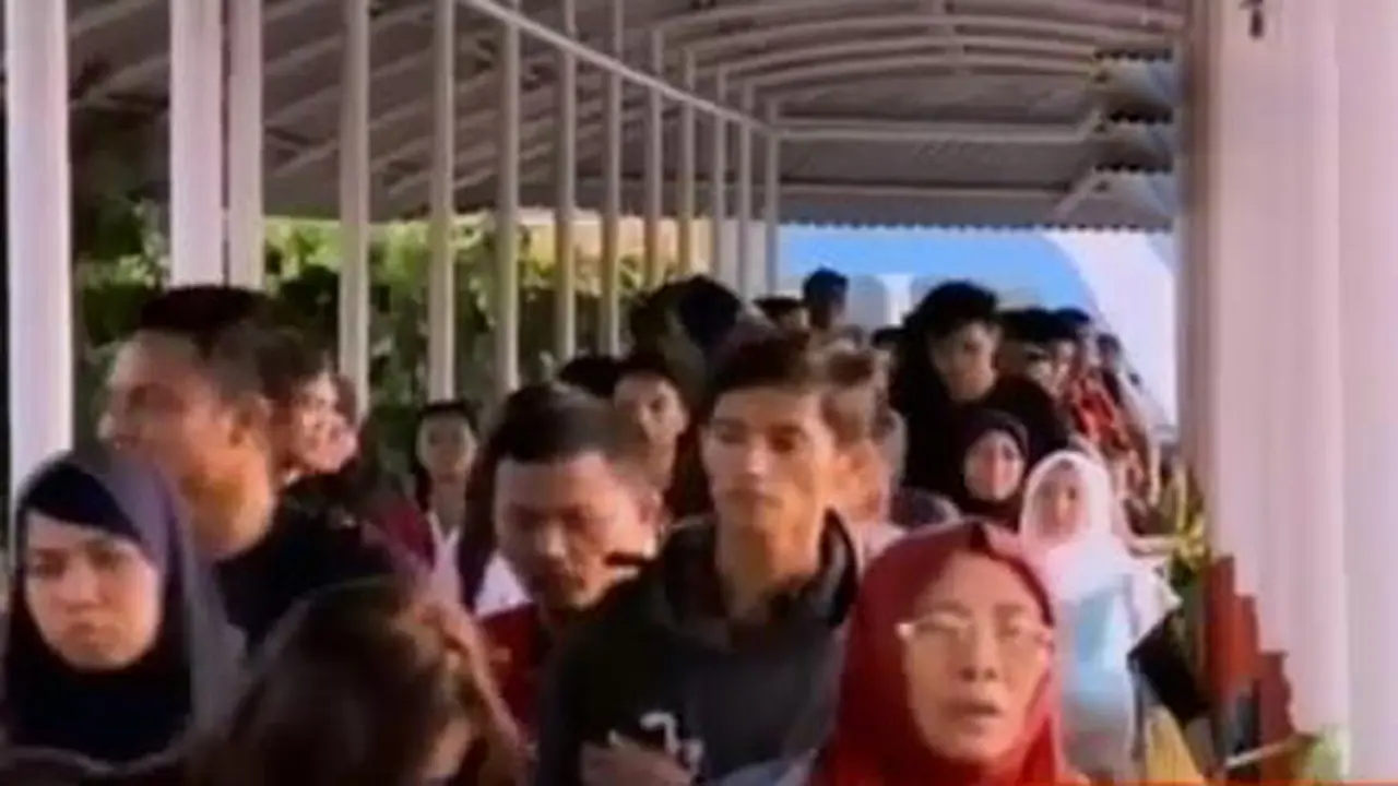 Pemudik Pejalan Kaki Mulai Padati Pelabuhan Bakauheni
